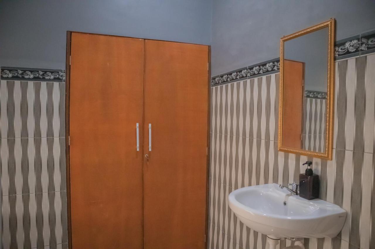 Prasi Sunrise Homestay Toyapakeh ภายนอก รูปภาพ